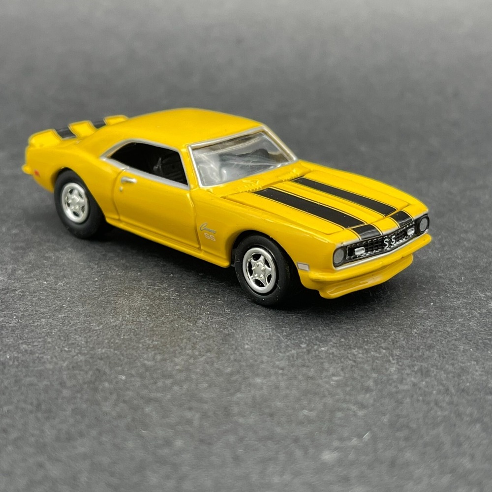 Johnny Lightning Hot Rodding 1968 68 Chevrolet Chevy Camaro SS Yellow 1/64 Scale